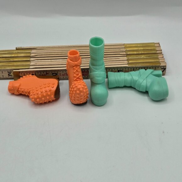 Bratz Doll Replacement Boots Set: Peach Platform Heels & Green Ankle Boots By MG - Picture 6 of 6